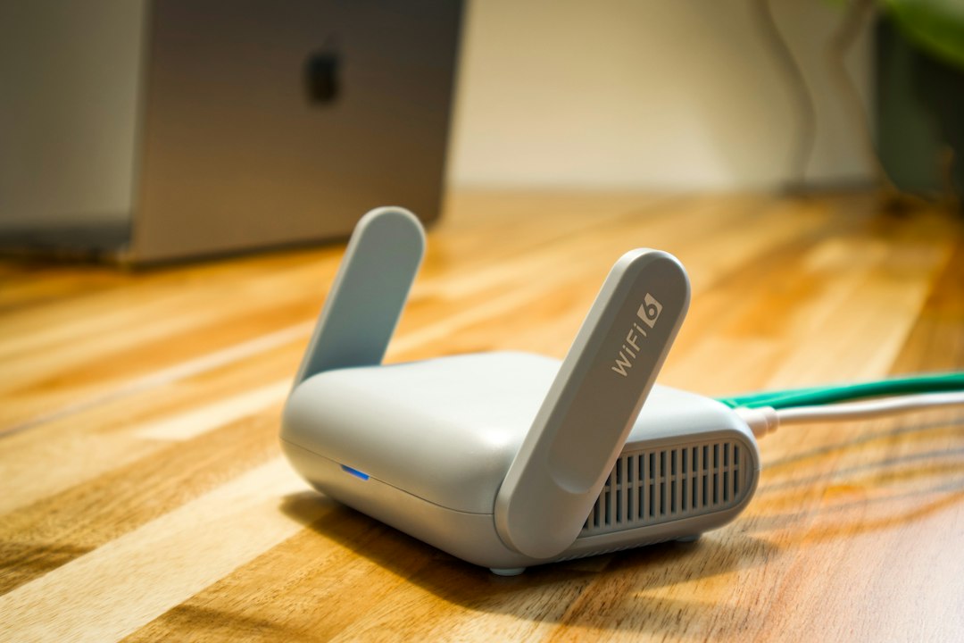 Router internetowy na biurku